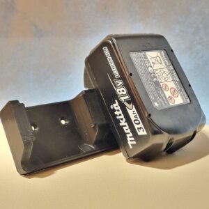 3D prinditud Makita akude hoidja kahele.