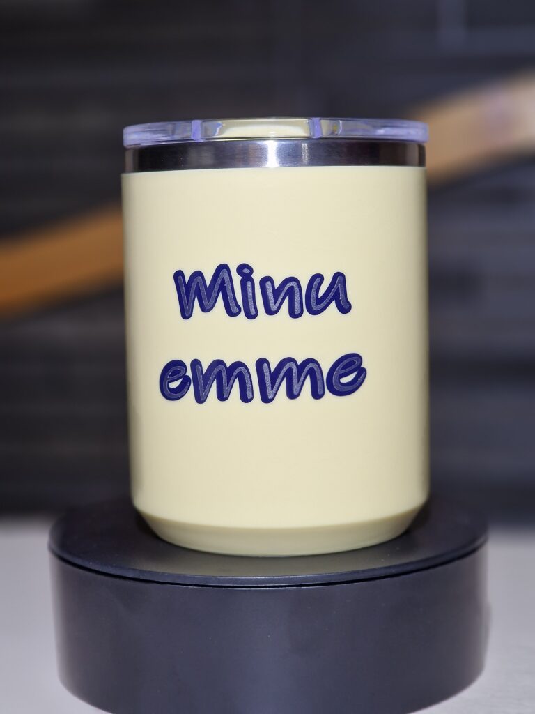 Termos kleebisega.