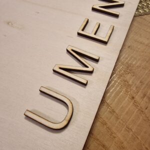 Nimetähed lõigatud